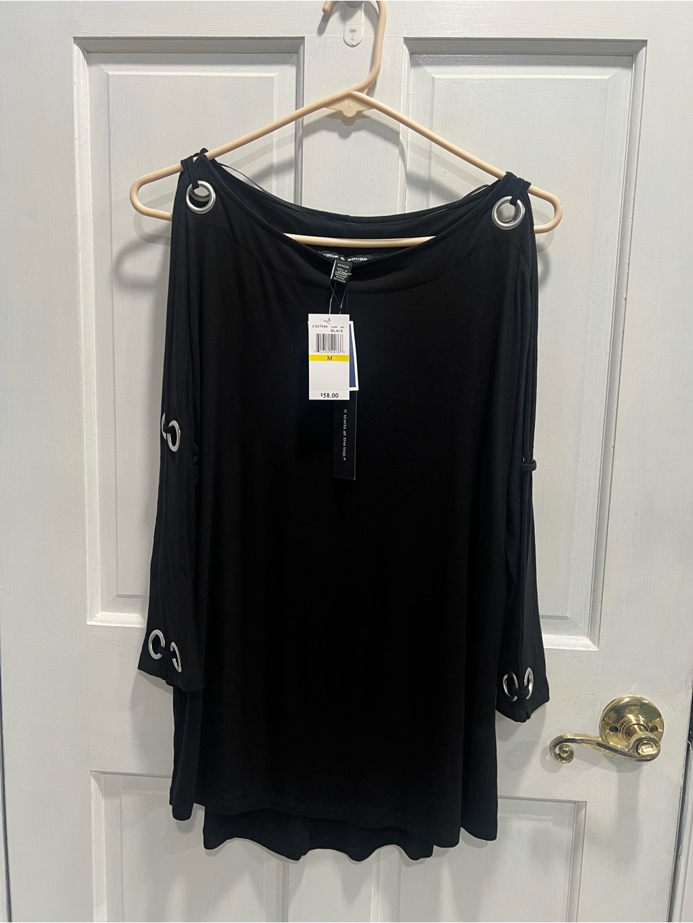 CABLE & GAUGE NWT Silver Grommet 2 Slit Sleeve Black Round Neck Top SIZE MEDIUM